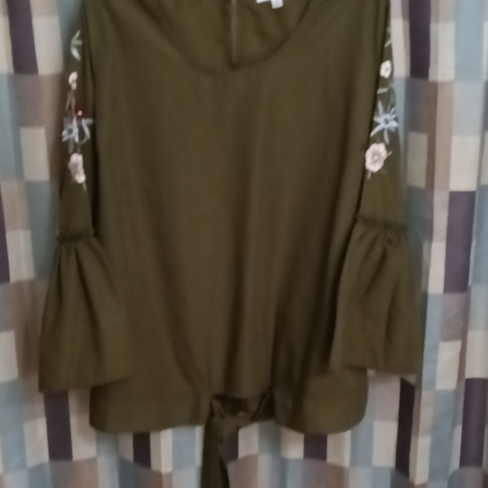 FINAL PRICE ROOMMATES army green blouse w embroidered bell sleeves Size 1X